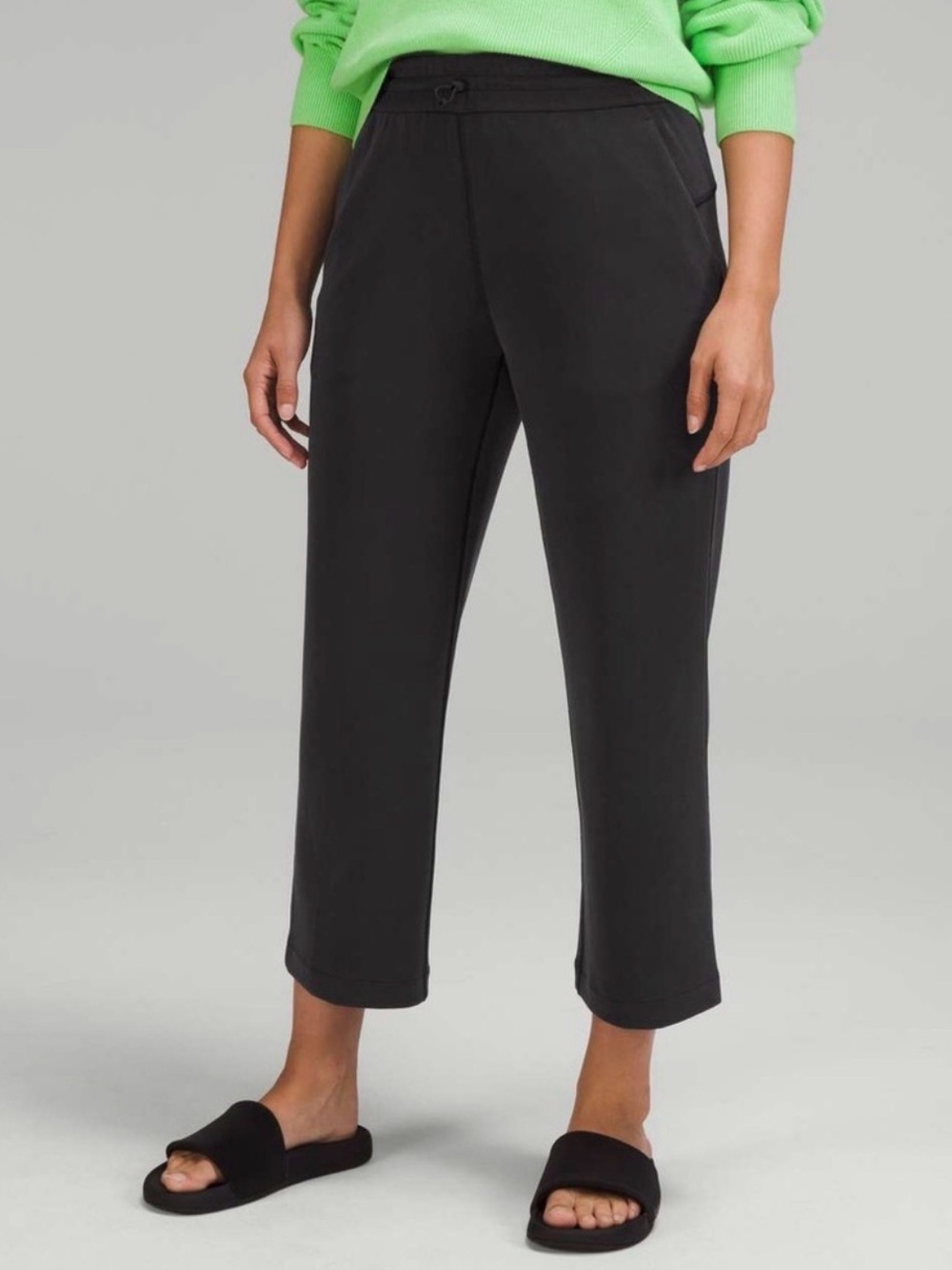 lululemon athletica Black Softstreme HR
Straight Leg Crop size 2